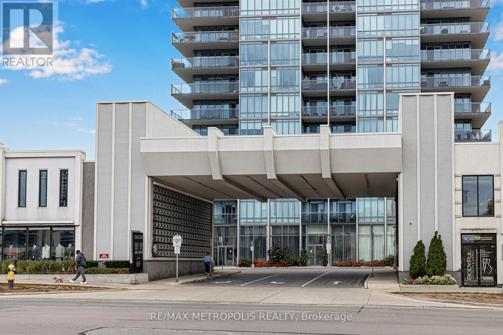 302 - 88 Park Lawn Road, Toronto, Ontario  M8Y 0B5 - Photo 3 - W12590914