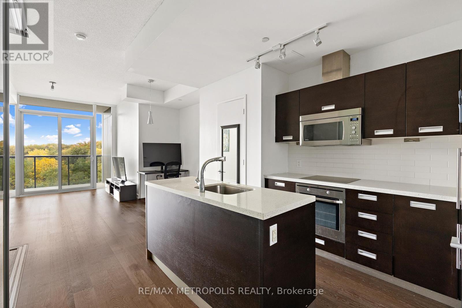 302 - 88 Park Lawn Road, Toronto, Ontario  M8Y 0B5 - Photo 6 - W12590914