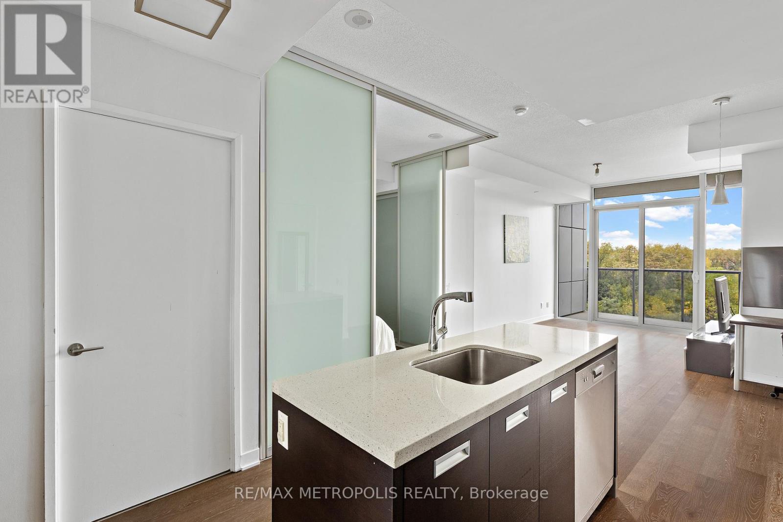 302 - 88 Park Lawn Road, Toronto, Ontario  M8Y 0B5 - Photo 7 - W12590914