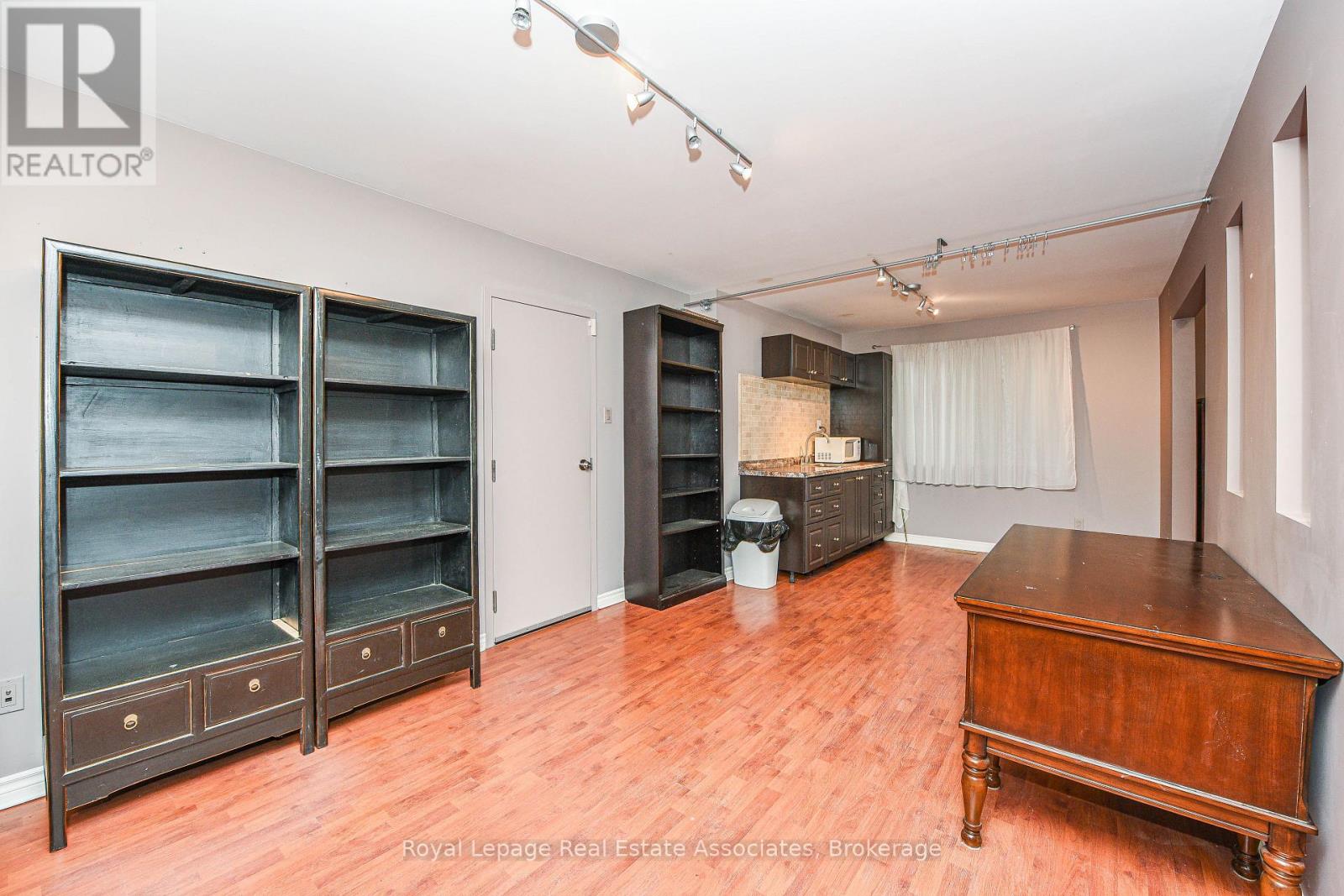 270 Lakeshore Road E, Mississauga, Ontario  L5G 1H1 - Photo 14 - W12590924
