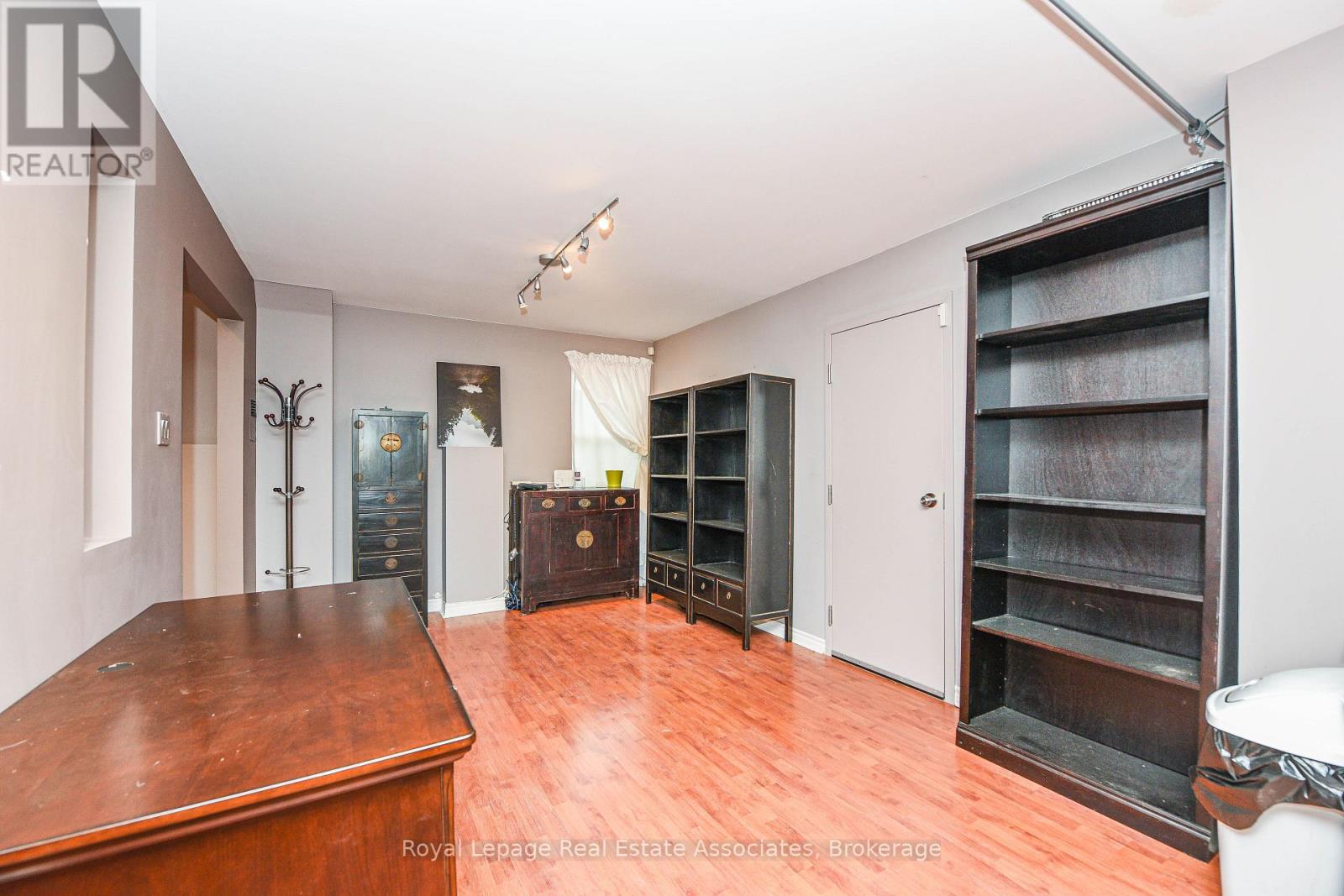 270 Lakeshore Road E, Mississauga, Ontario  L5G 1H1 - Photo 15 - W12590924