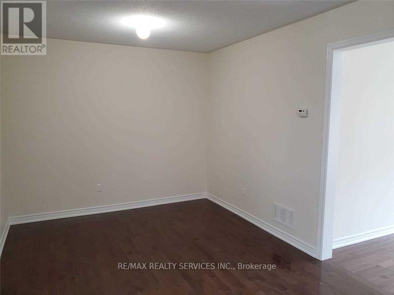 16 Swancreek Court, Brampton, Ontario  L6P 3S7 - Photo 7 - W12590942