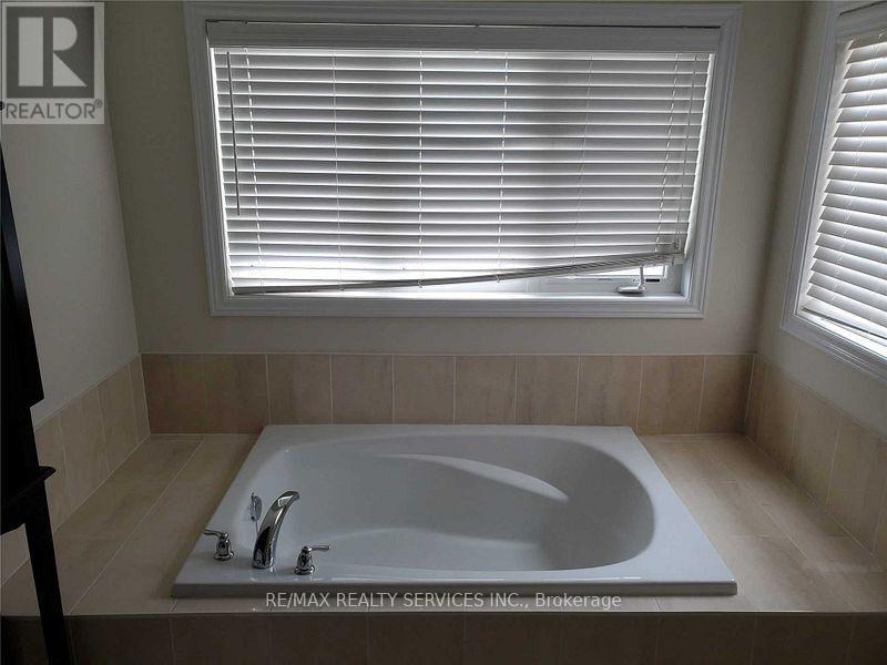 16 Swancreek Court, Brampton, Ontario  L6P 3S7 - Photo 8 - W12590942