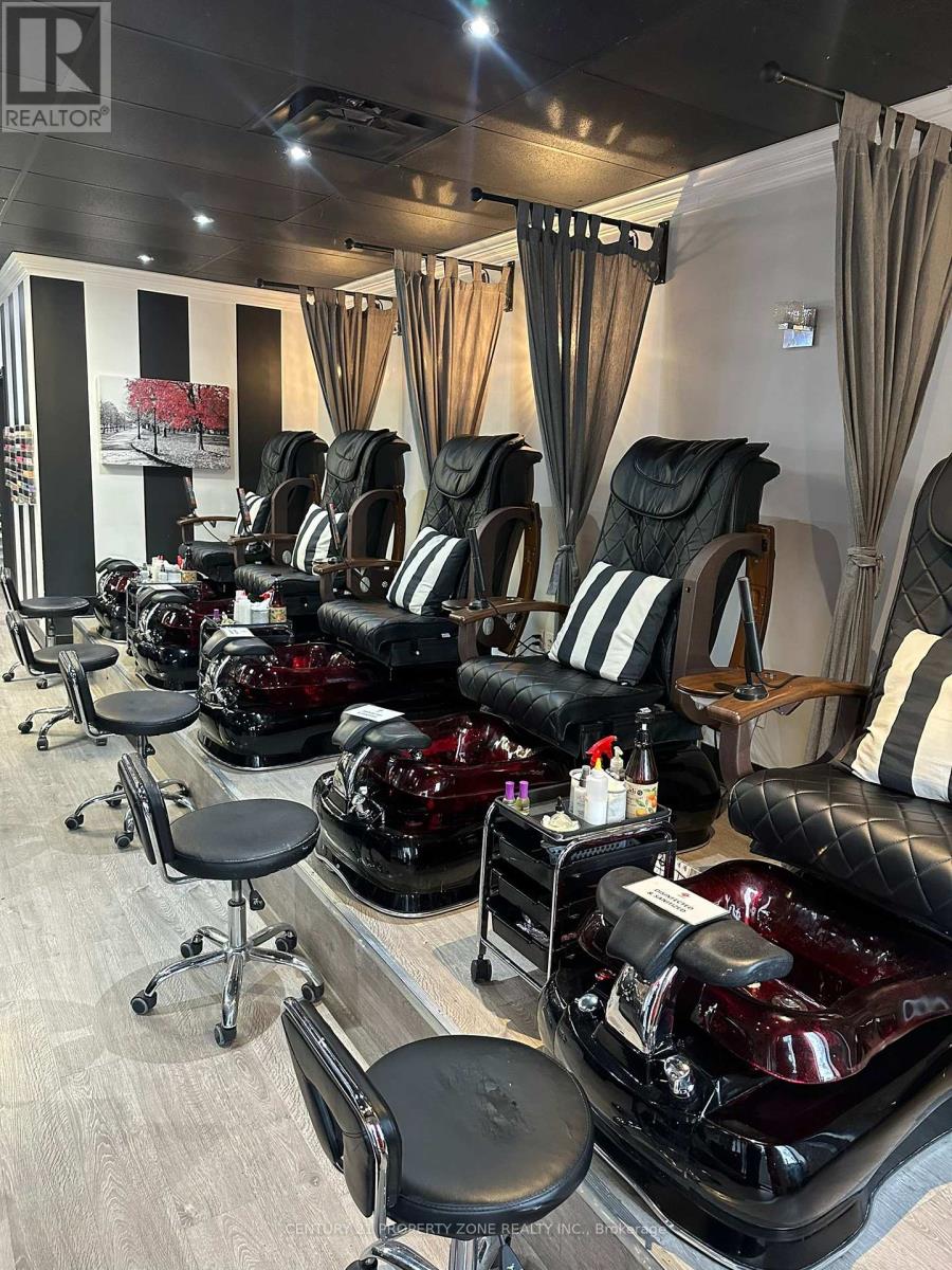 545 Thompson Road, Milton, Ontario  L9T 7Z1 - Photo 2 - W12590946