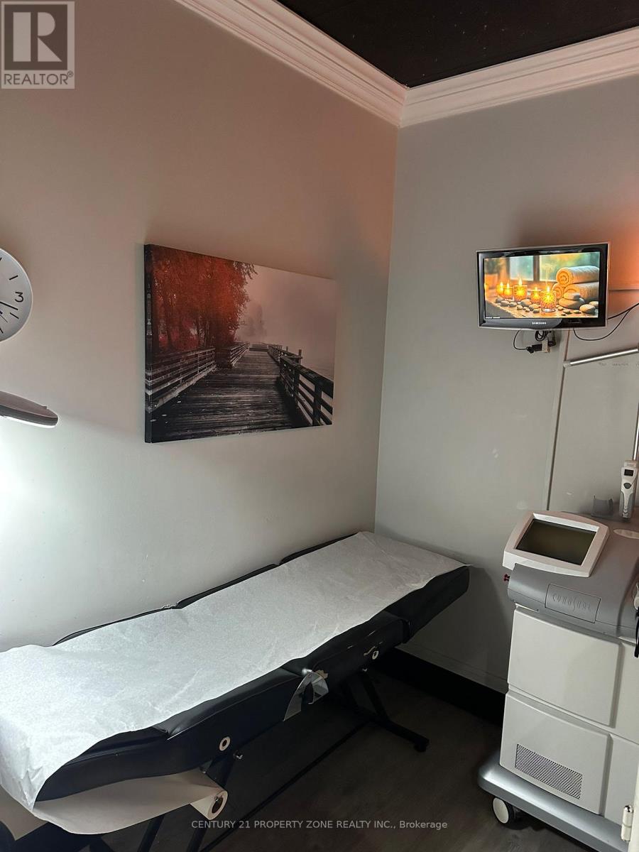 545 Thompson Road, Milton, Ontario  L9T 7Z1 - Photo 6 - W12590946