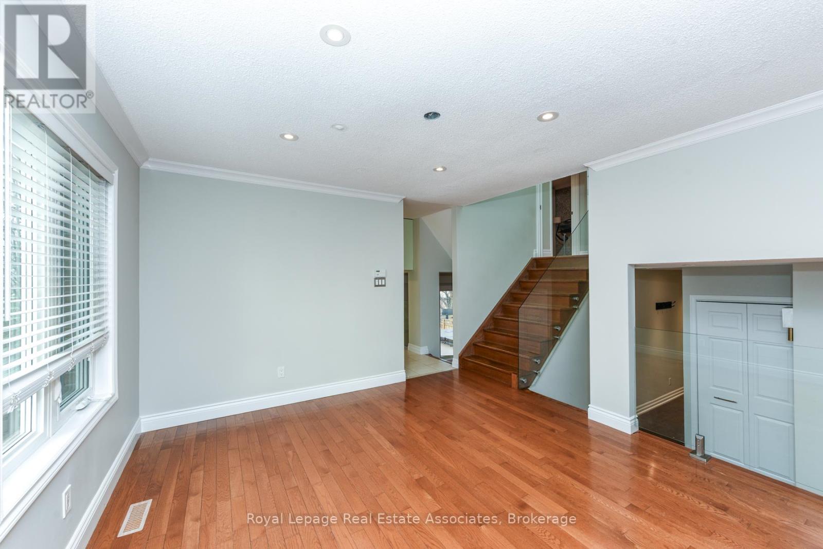 Upper Level - 3162 Folkway Drive, Mississauga, Ontario  L5L 2A3 - Photo 10 - W12590950