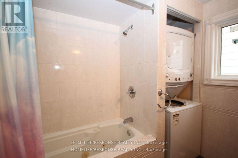 32 Denlow Drive, Brampton, Ontario  L6Y 2L4 - Photo 17 - W12590964