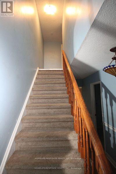 32 Denlow Drive, Brampton, Ontario  L6Y 2L4 - Photo 5 - W12590964