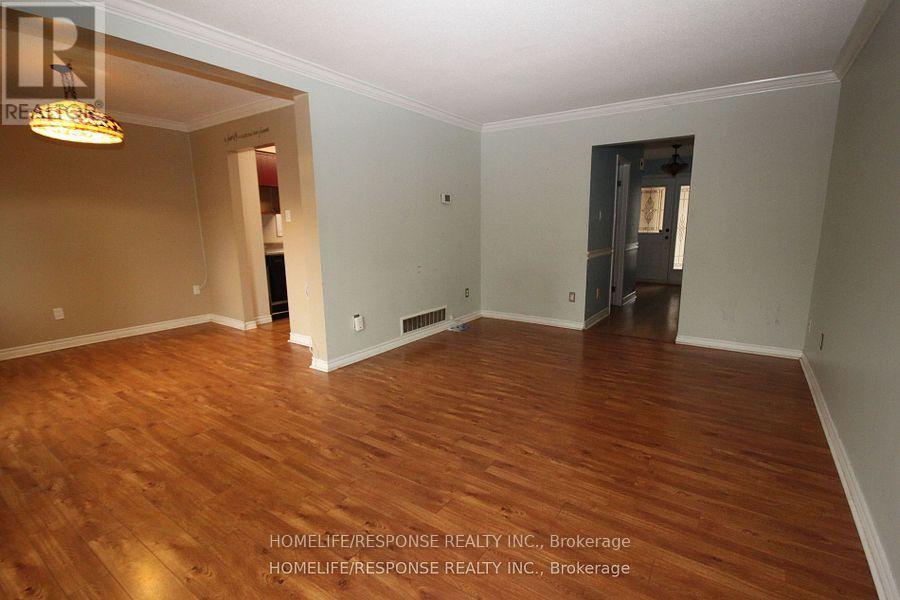 32 Denlow Drive, Brampton, Ontario  L6Y 2L4 - Photo 7 - W12590964