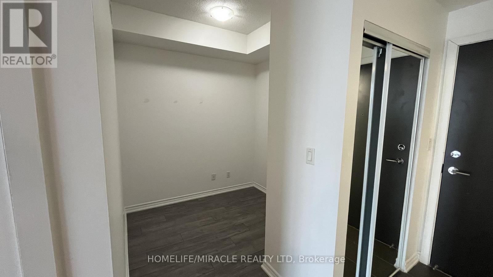 1703 - 4070 Confederation Parkway, Mississauga, Ontario  L5B 0E9 - Photo 15 - W12590990