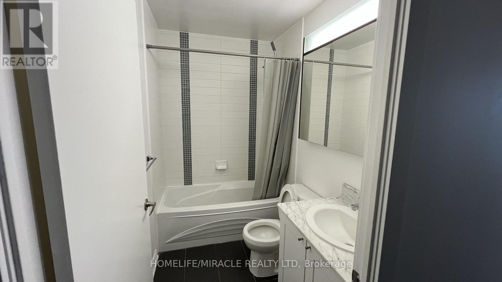 1703 - 4070 Confederation Parkway, Mississauga, Ontario  L5B 0E9 - Photo 16 - W12590990