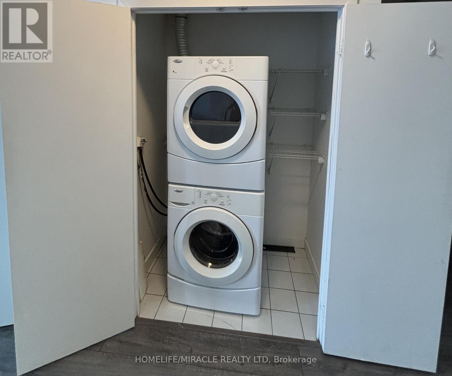 1703 - 4070 Confederation Parkway, Mississauga, Ontario  L5B 0E9 - Photo 17 - W12590990