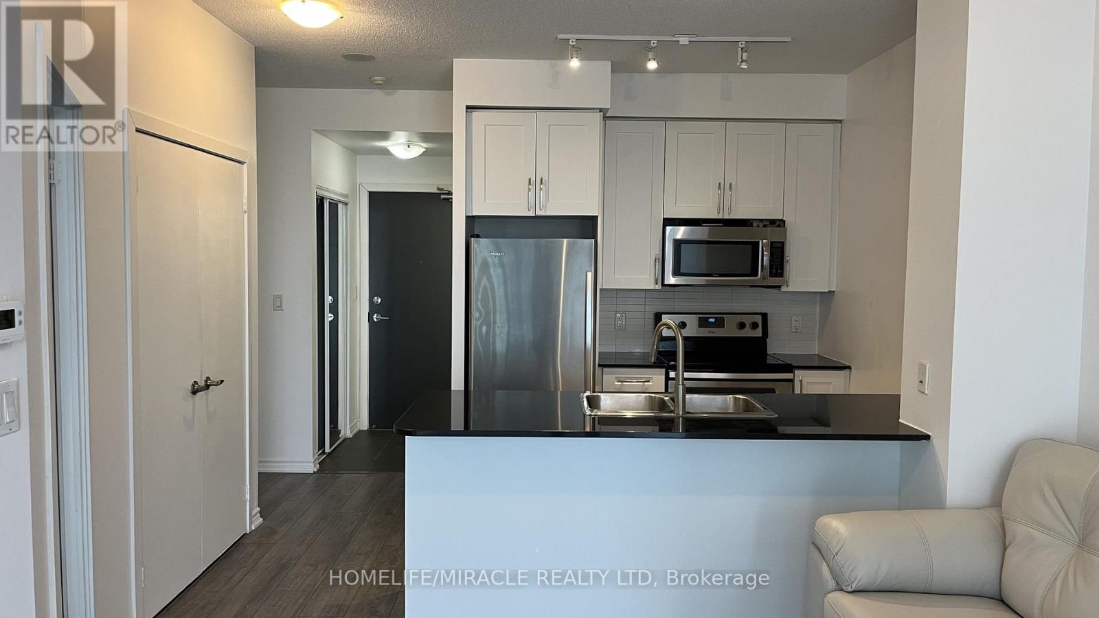 1703 - 4070 Confederation Parkway, Mississauga, Ontario  L5B 0E9 - Photo 7 - W12590990