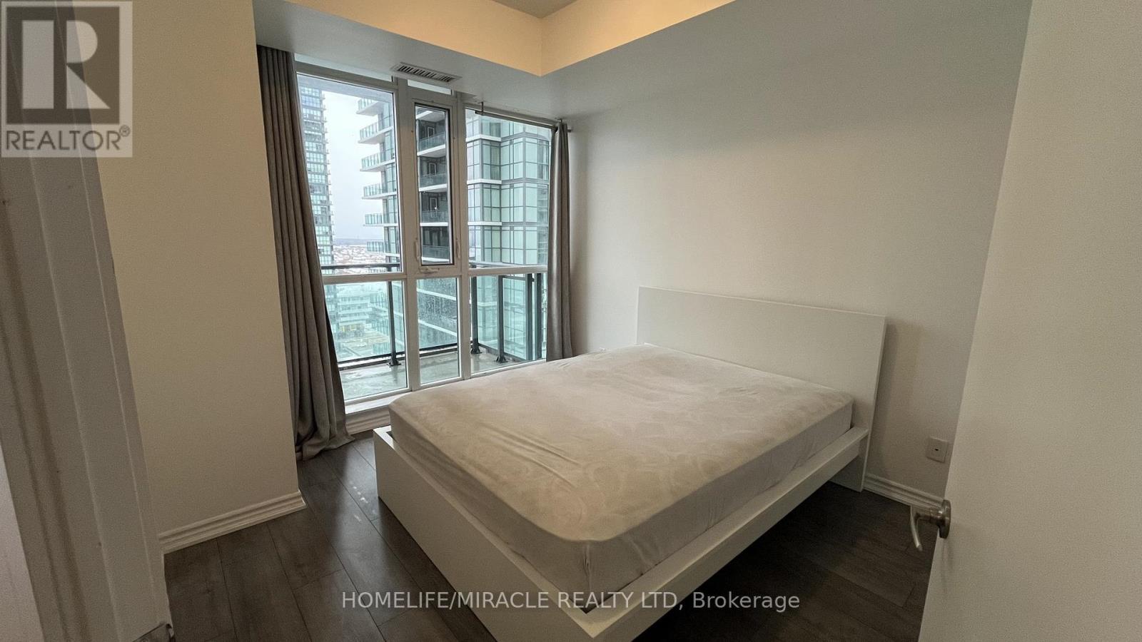 1703 - 4070 Confederation Parkway, Mississauga, Ontario  L5B 0E9 - Photo 9 - W12590990