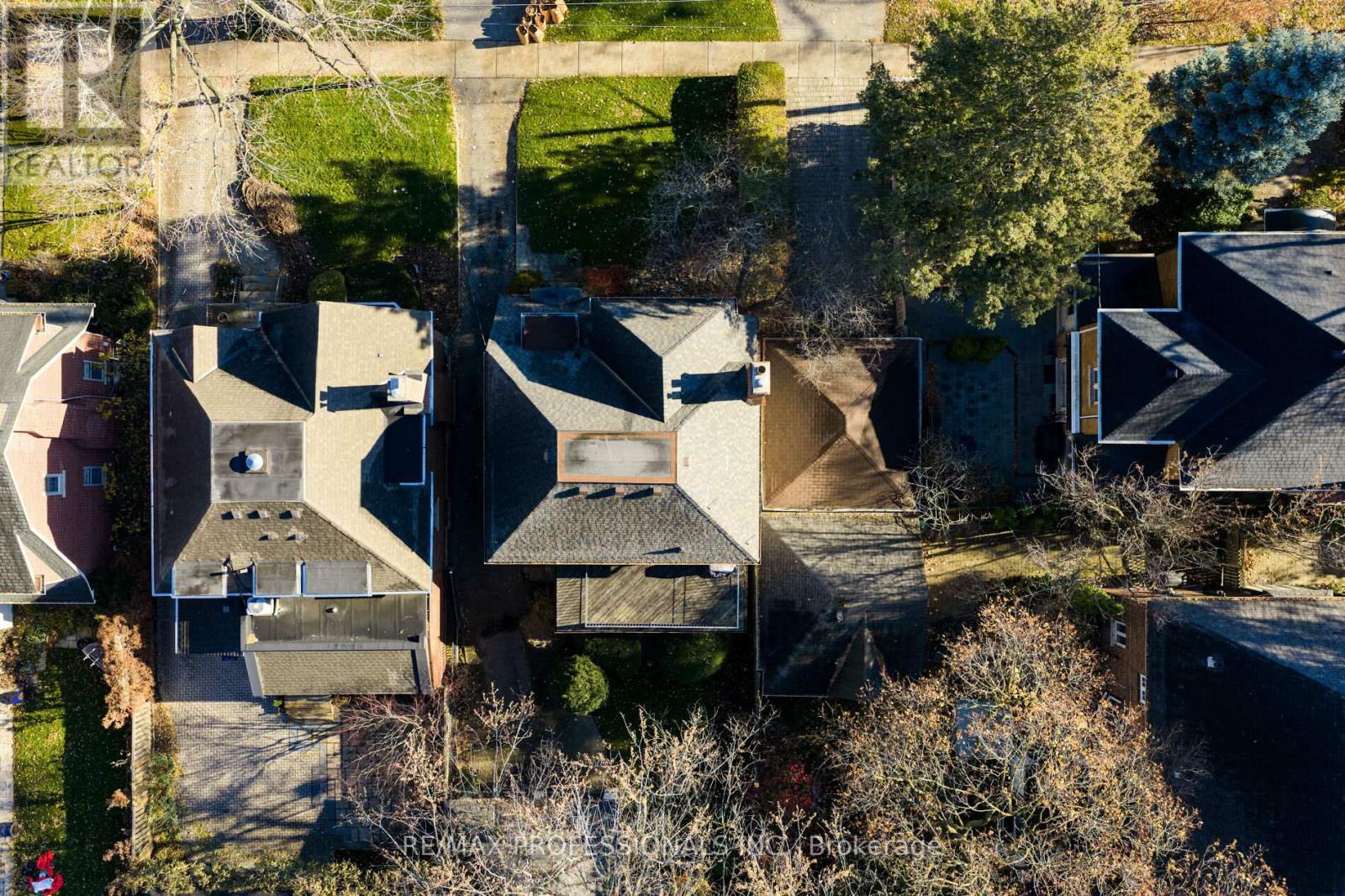 50 Wendover Road, Toronto, Ontario  M8X 2L3 - Photo 4 - W12590998