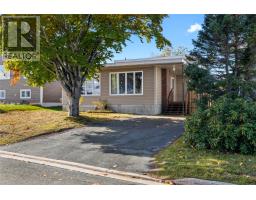 6 Wellington Crescent