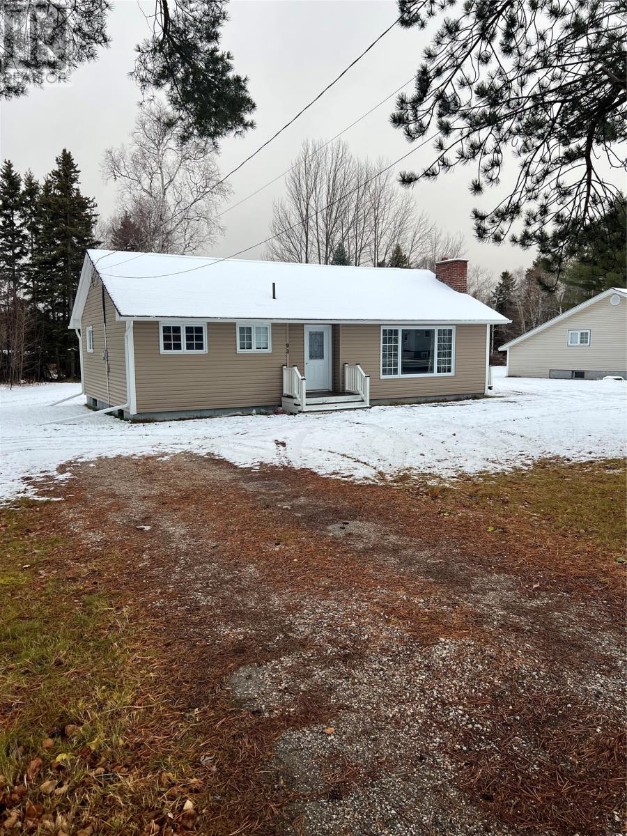 93 Midland Row, Pasadena, Newfoundland & Labrador
