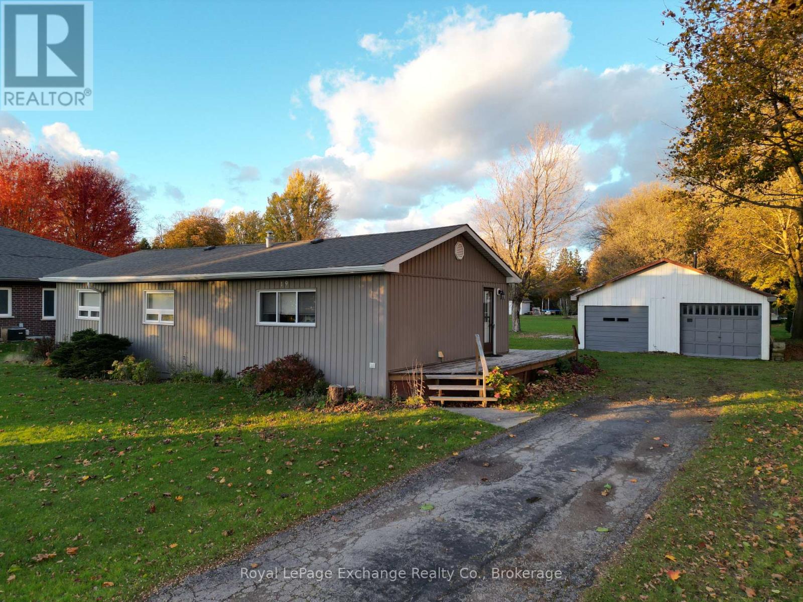 19 Park Street, Huron-Kinloss, Ontario  N0G 2R0 - Photo 2 - X12591034