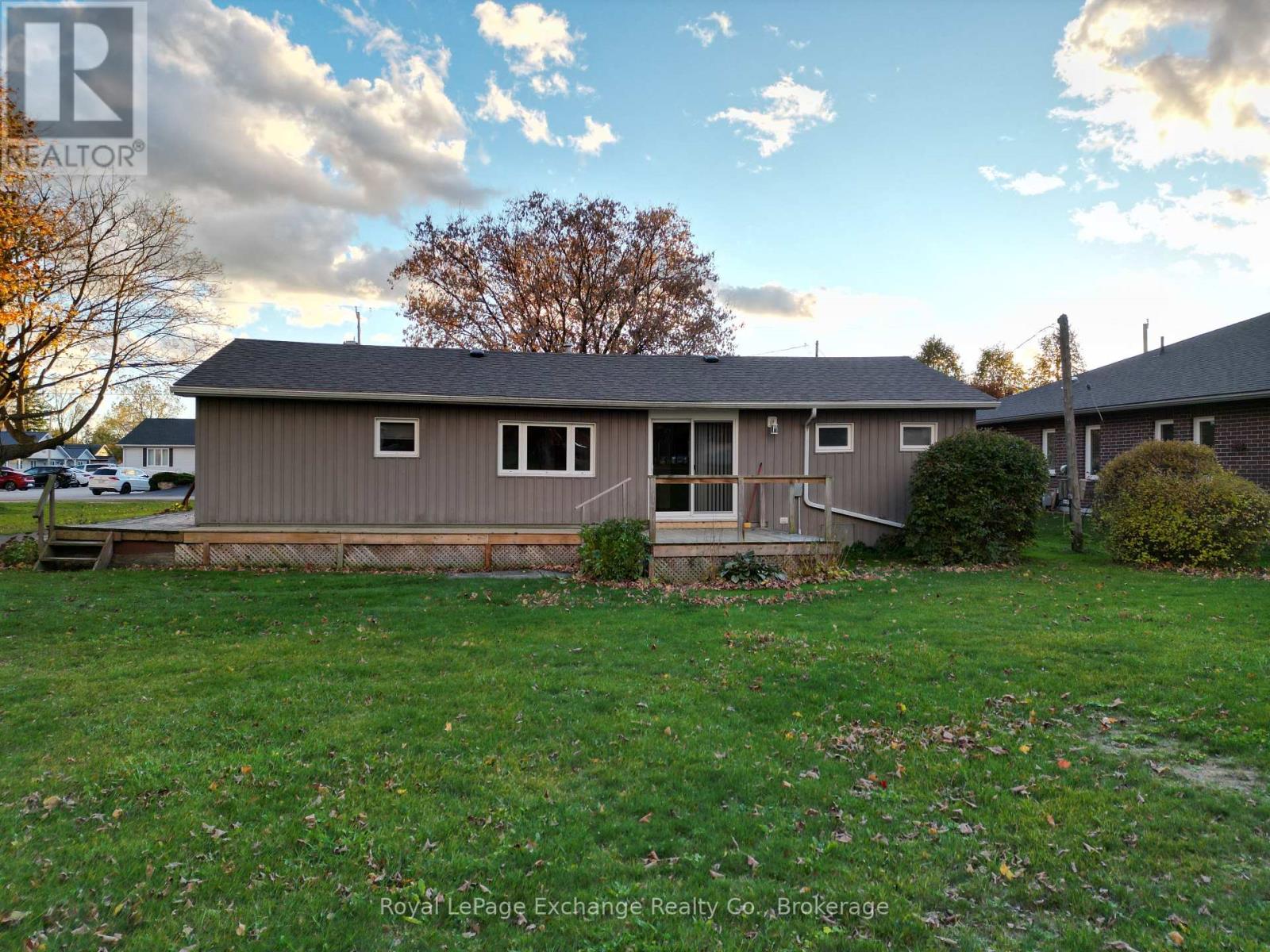 19 Park Street, Huron-Kinloss, Ontario  N0G 2R0 - Photo 4 - X12591034