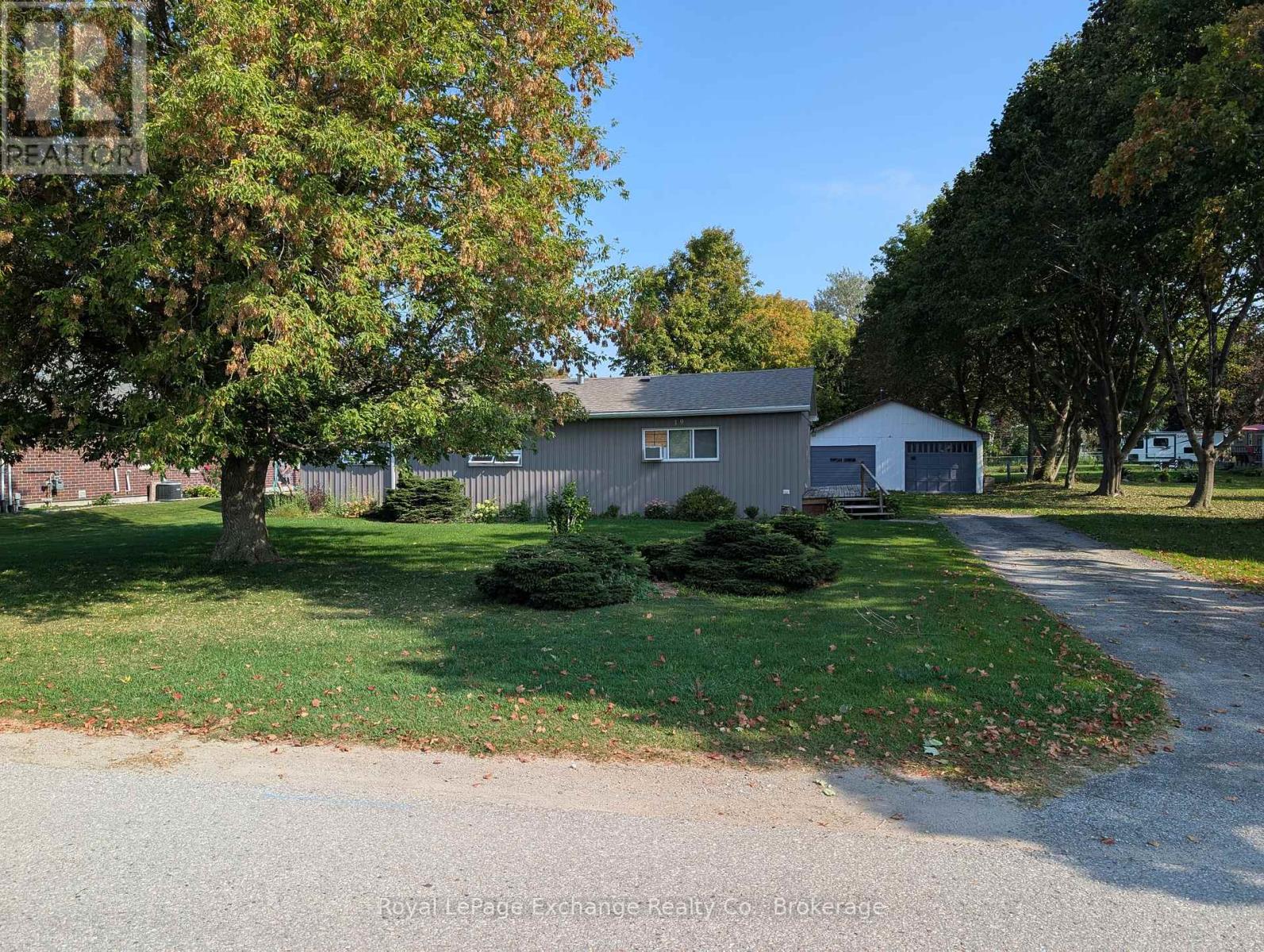 19 Park Street, Huron-Kinloss, Ontario  N0G 2R0 - Photo 5 - X12591034