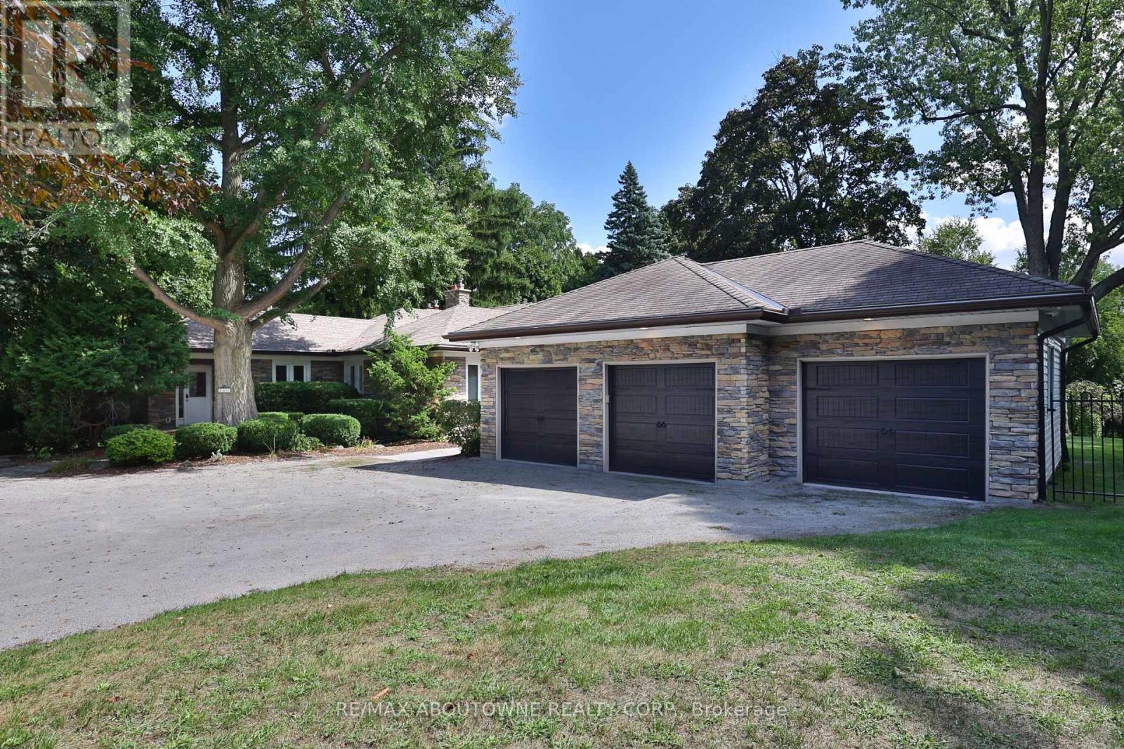 24 School Street, Hamilton, Ontario  L0R 2H0 - Photo 3 - X12382737