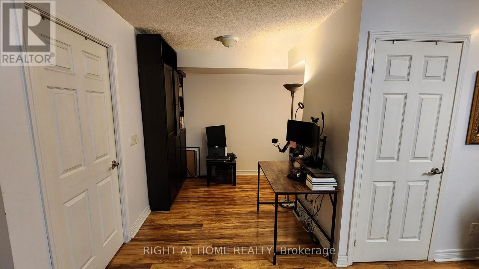 2205 - 30 Grand Trunk Crescent, Toronto, Ontario  M5J 3A3 - Photo 11 - C12591108