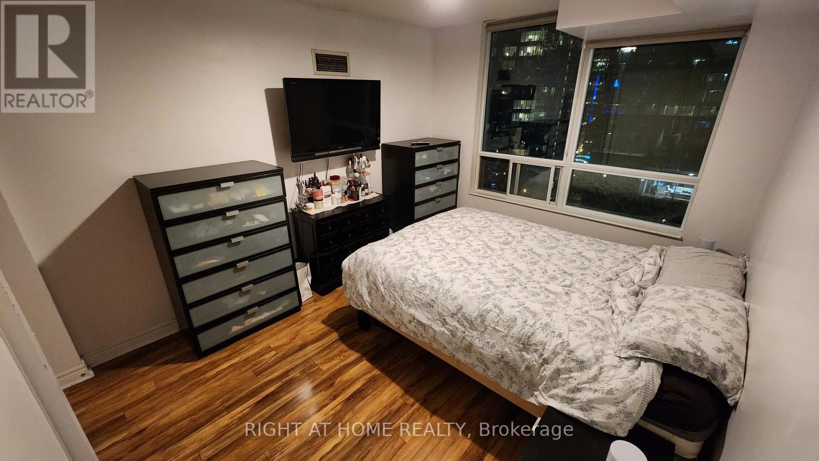 2205 - 30 Grand Trunk Crescent, Toronto, Ontario  M5J 3A3 - Photo 13 - C12591108