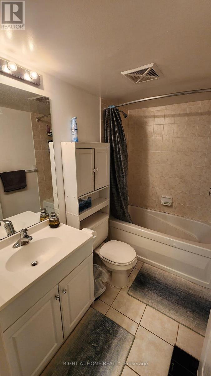 2205 - 30 Grand Trunk Crescent, Toronto, Ontario  M5J 3A3 - Photo 15 - C12591108