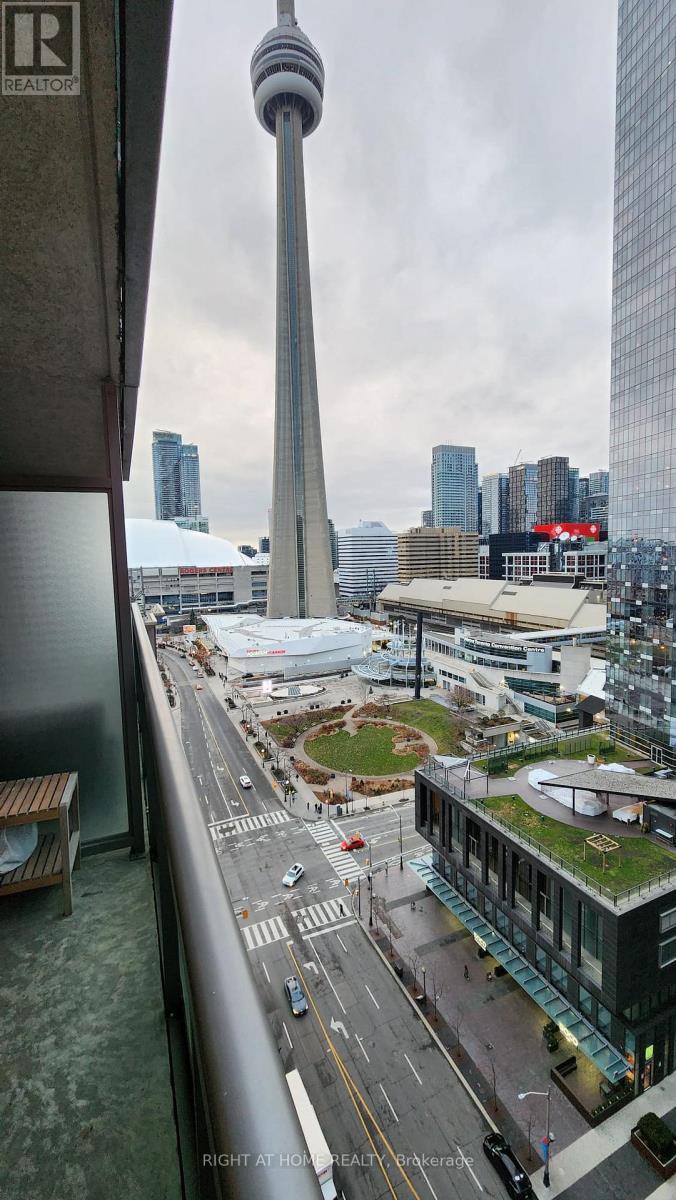 2205 - 30 Grand Trunk Crescent, Toronto, Ontario  M5J 3A3 - Photo 3 - C12591108