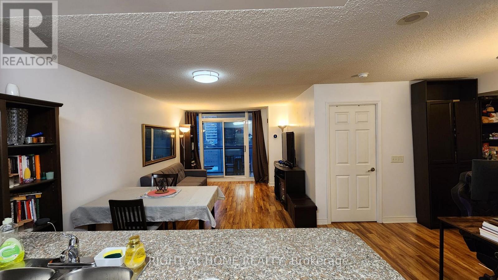 2205 - 30 Grand Trunk Crescent, Toronto, Ontario  M5J 3A3 - Photo 8 - C12591108