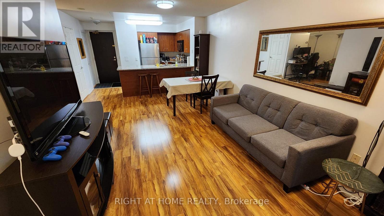 2205 - 30 Grand Trunk Crescent, Toronto, Ontario  M5J 3A3 - Photo 9 - C12591108