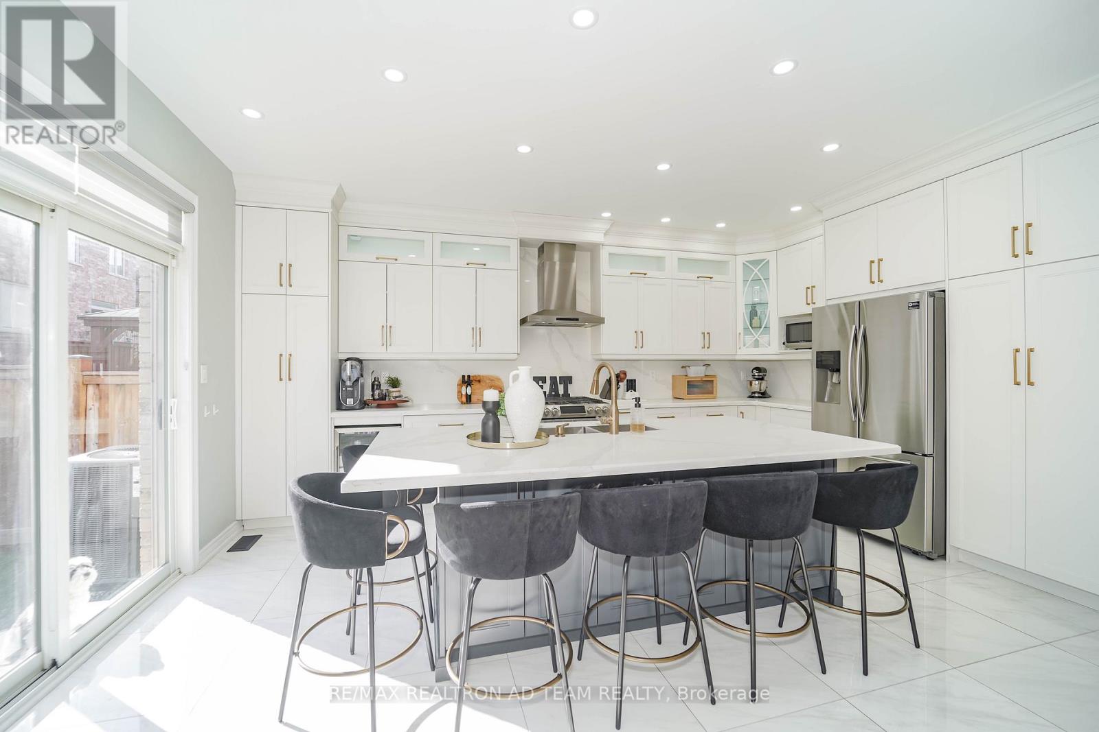 1109 Baltic Lane, Pickering, Ontario  L1X 0G9 - Photo 9 - E12591170