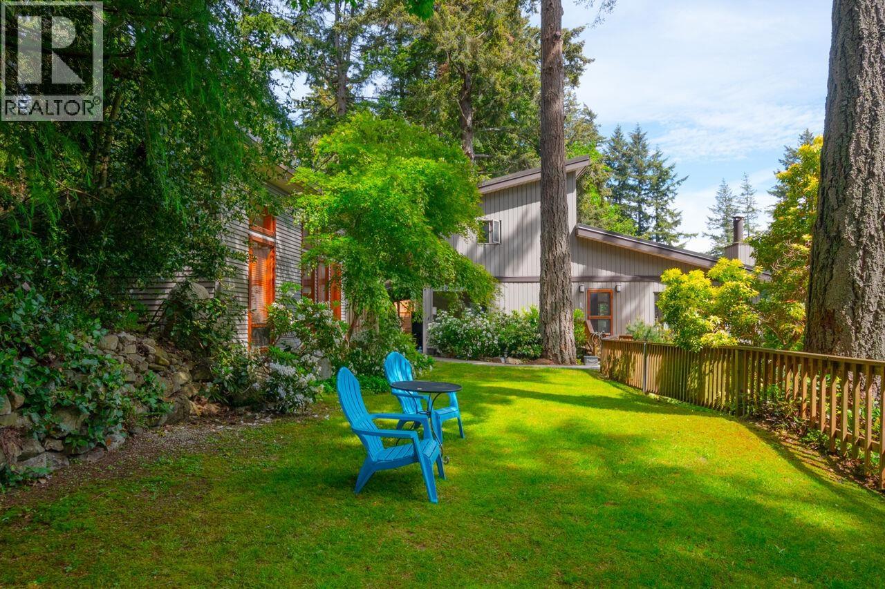 896 Taylor Road, Bowen Island, British Columbia  V0N 1G1 - Photo 2 - R2991337