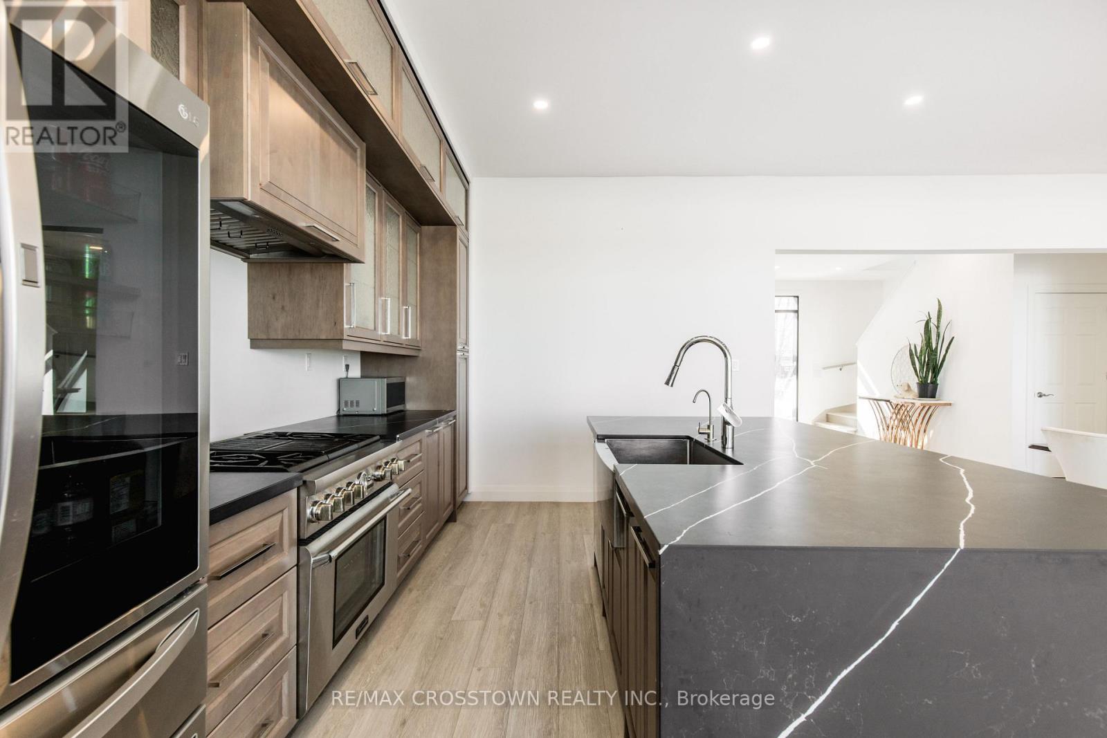 178 Moores Beach Road, Georgina, Ontario  L0E 1N0 - Photo 10 - N12591104