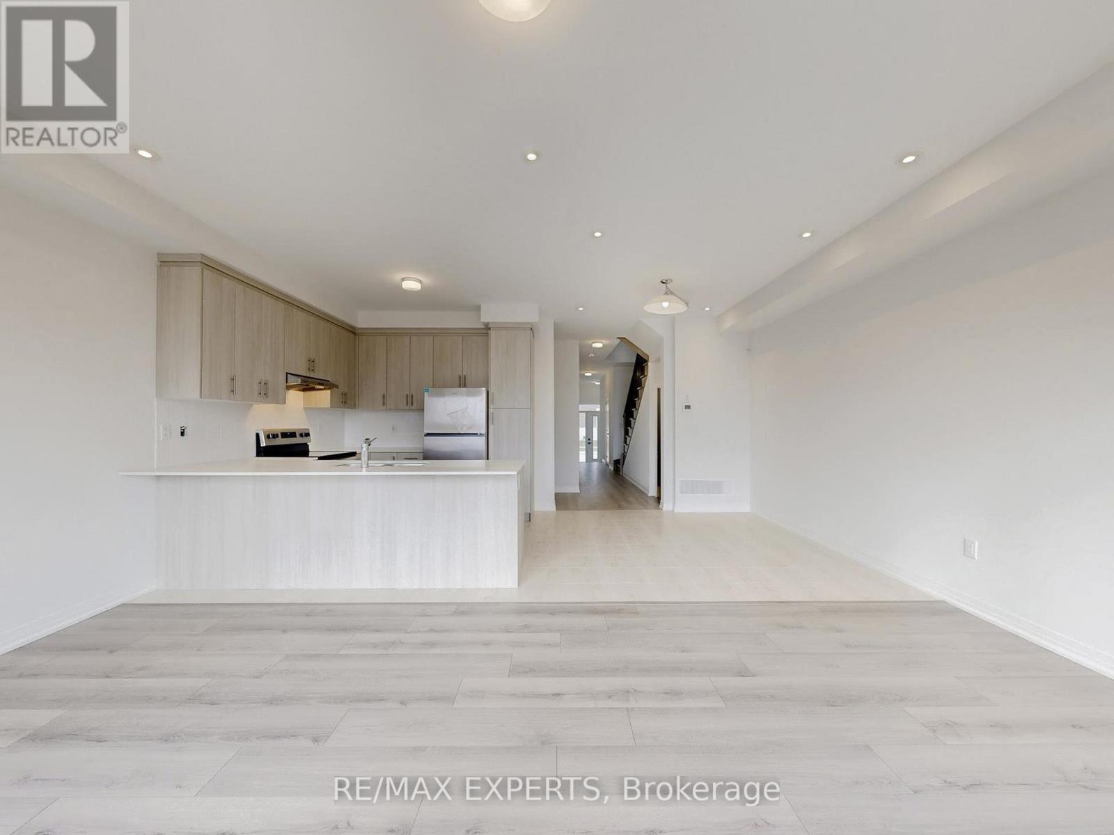 59 Tipp Drive, Richmond Hill, Ontario  L4E 1A2 - Photo 3 - N12591192