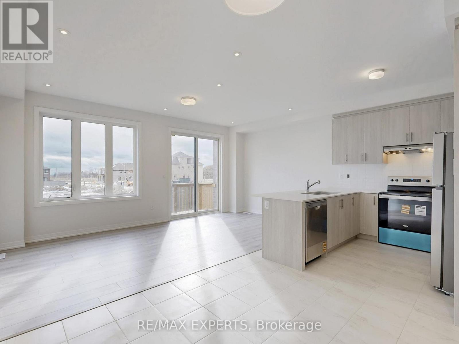 59 Tipp Drive, Richmond Hill, Ontario  L4E 1A2 - Photo 6 - N12591192