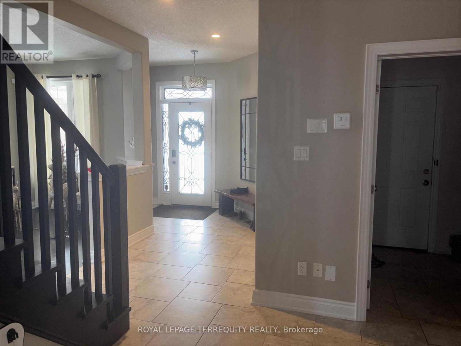 35 Marta Crescent, Barrie (Ardagh), Ontario  L4N 3N6 - Photo 6 - S12591118