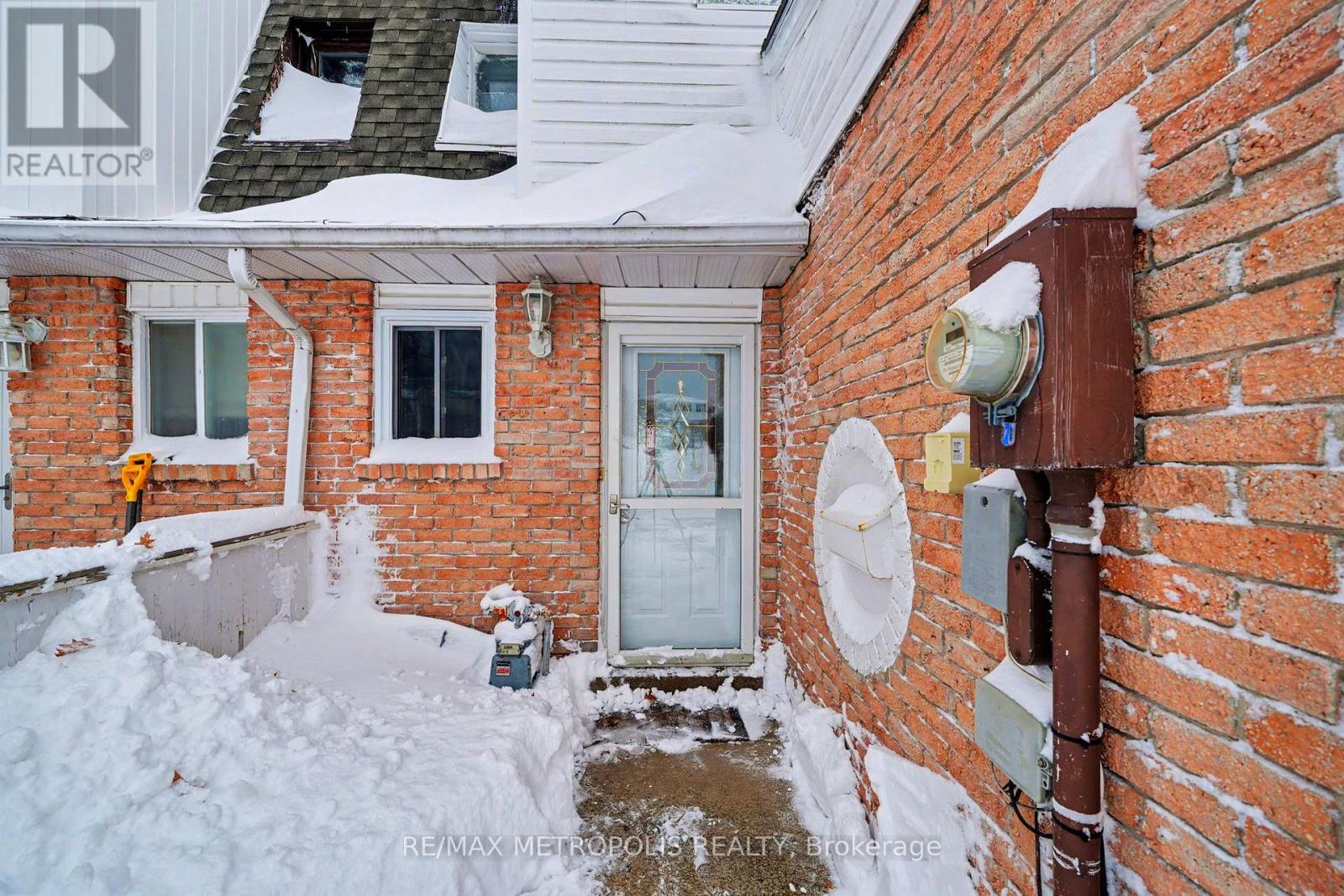 19 Robin Court, Barrie, Ontario  L4M 5L9 - Photo 5 - S12591194