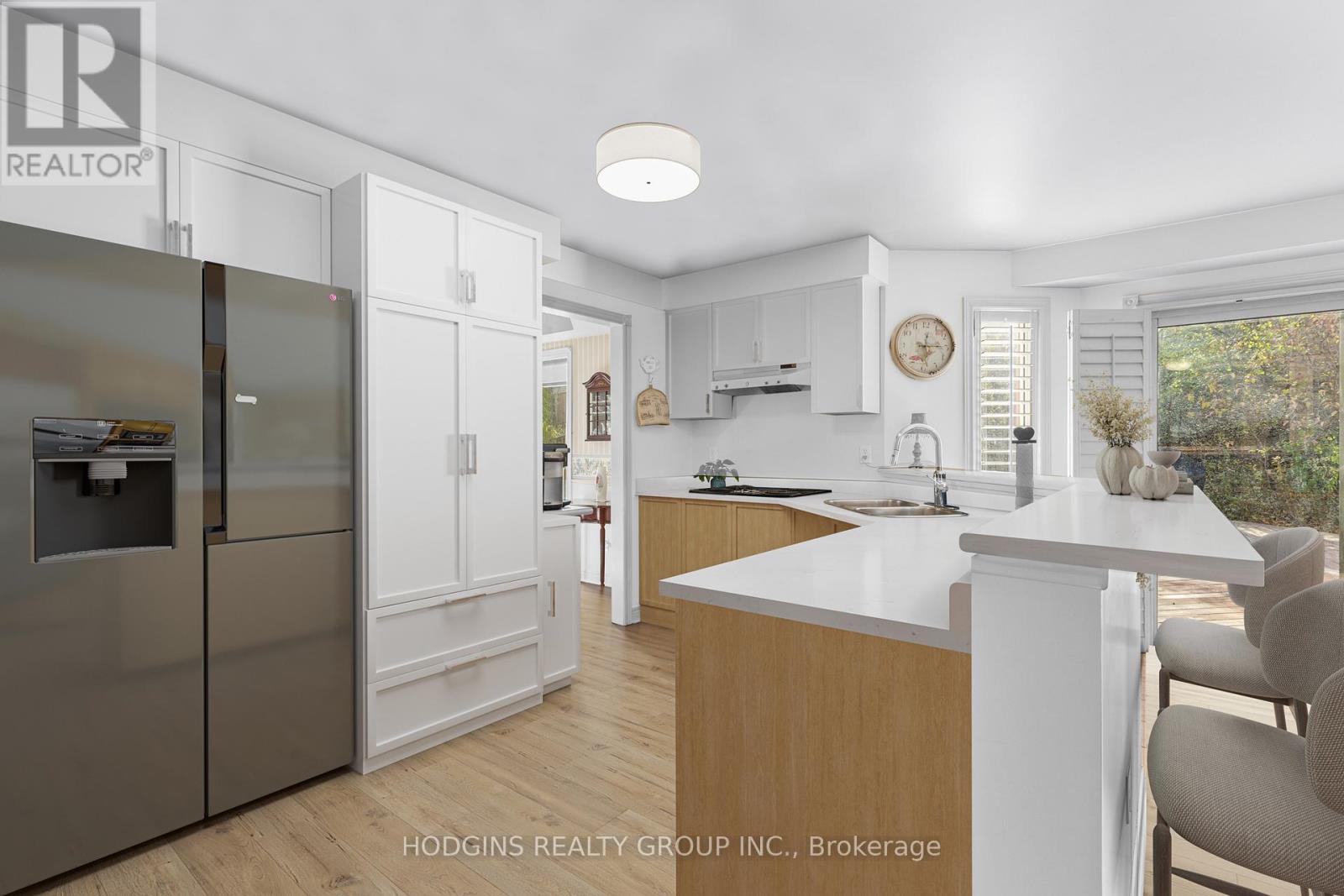 2286 Yorktown Circle, Mississauga, Ontario  L5M 5Y1 - Photo 10 - W12563528