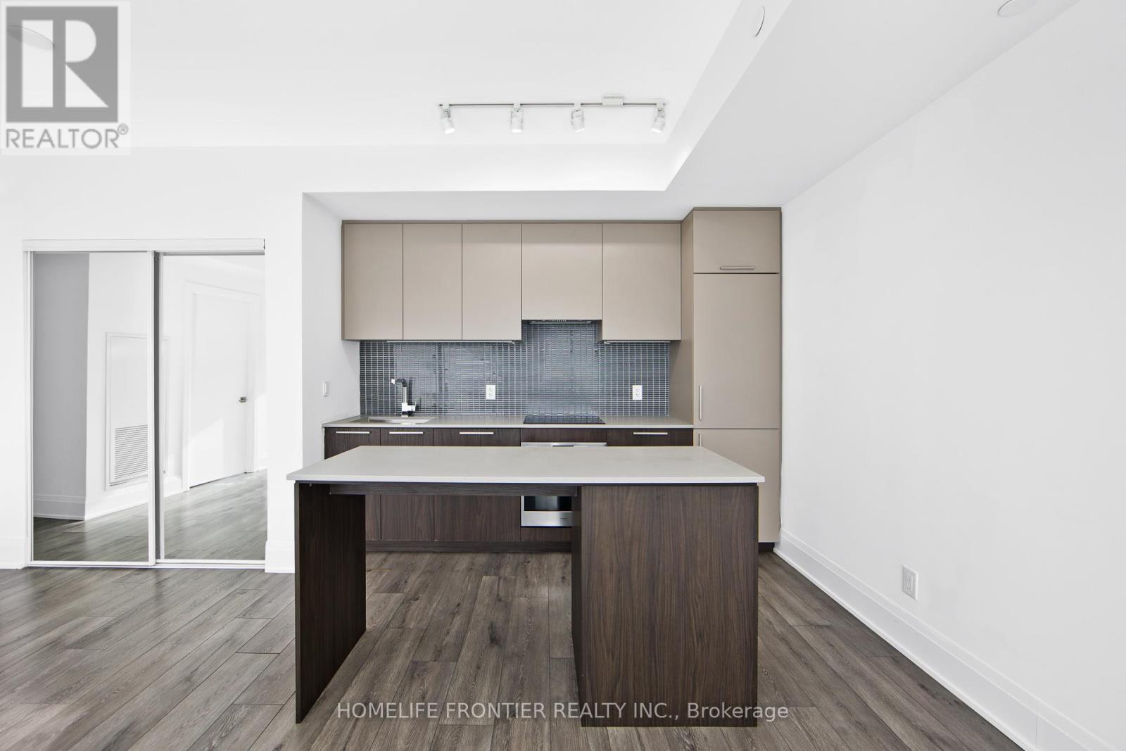 301 - 20 Brin Drive, Toronto, Ontario  M8X 0B2 - Photo 8 - W12591020