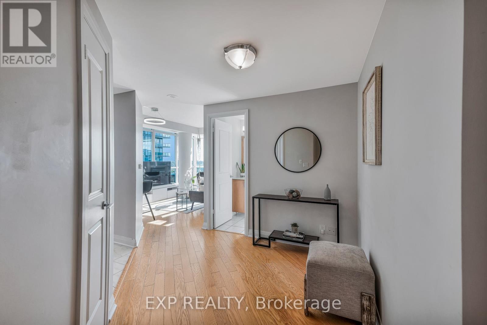 611 - 1055 Southdown Road, Mississauga, Ontario  L5J 0A3 - Photo 3 - W12591026