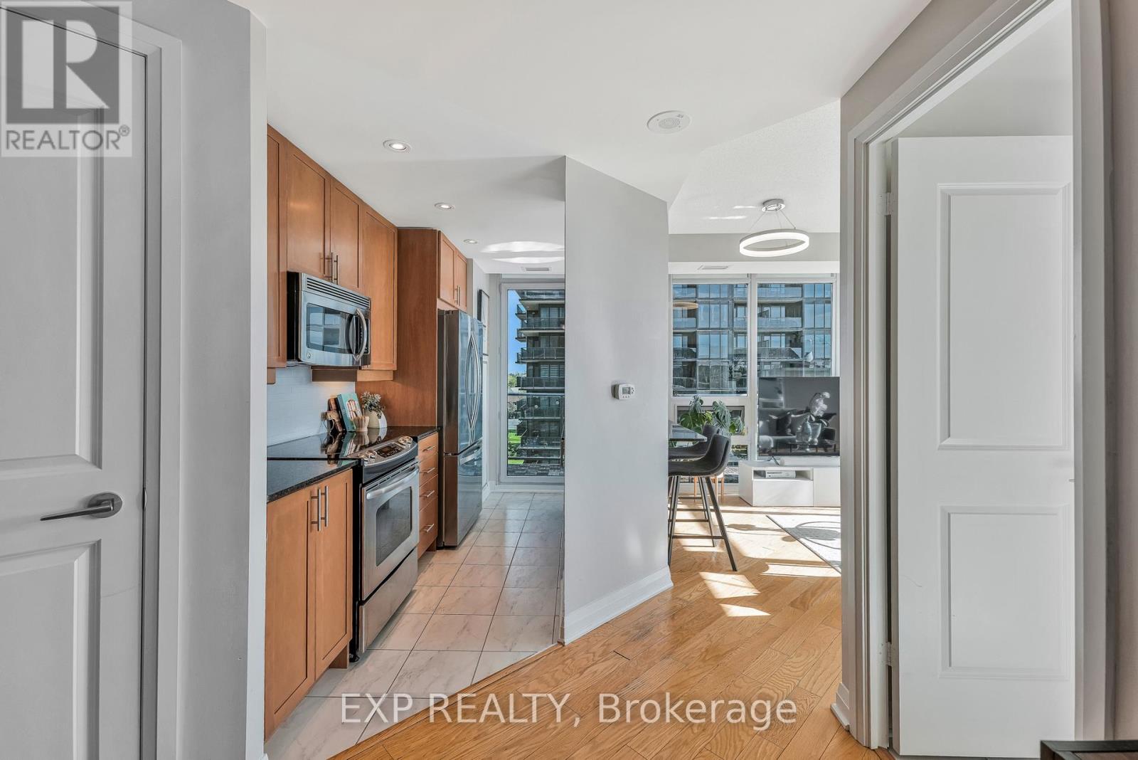 611 - 1055 Southdown Road, Mississauga, Ontario  L5J 0A3 - Photo 4 - W12591026