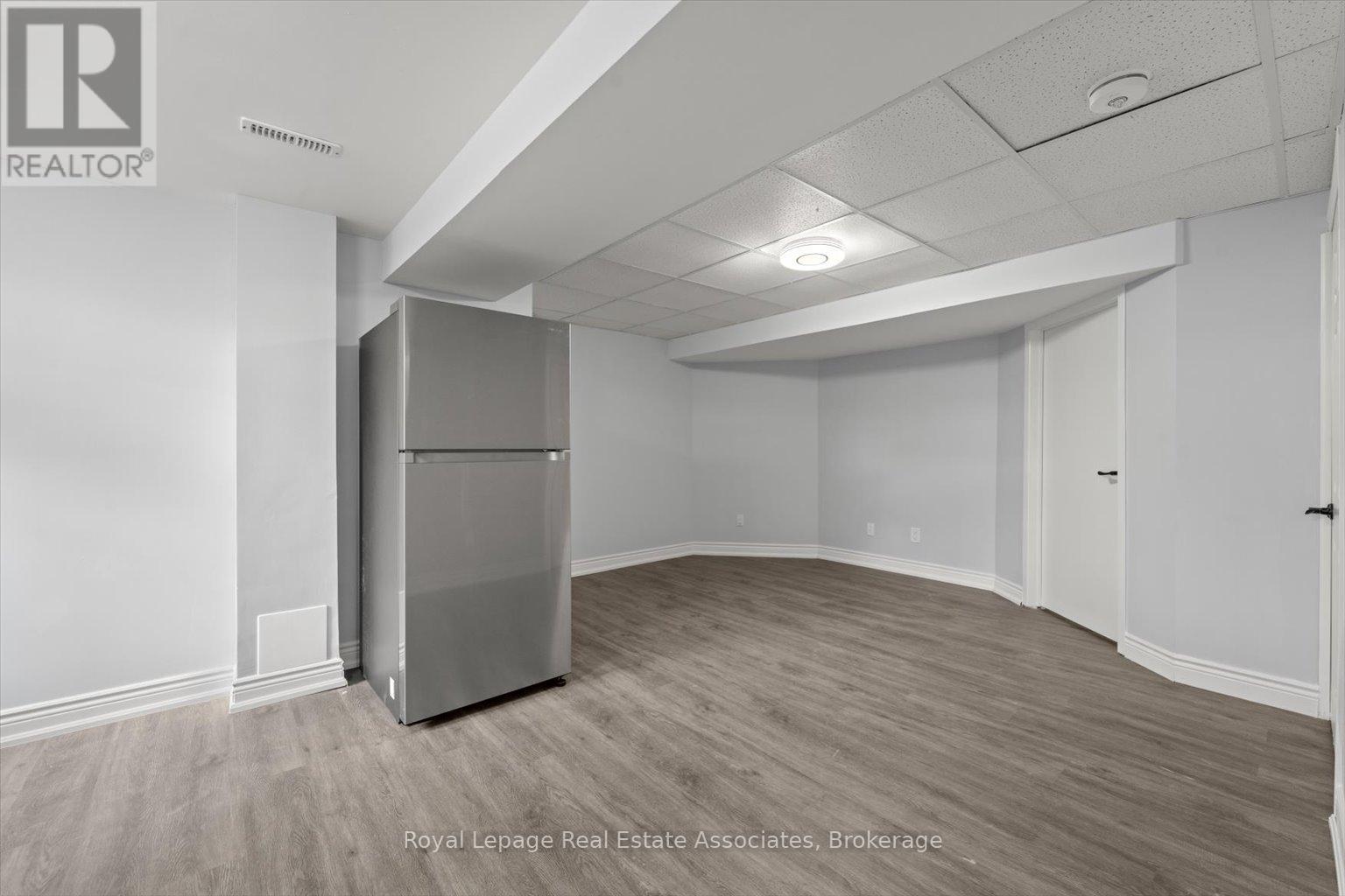 Lower - 1409 Grist Mill Court, Mississauga, Ontario  L5V 1S5 - Photo 6 - W12591144