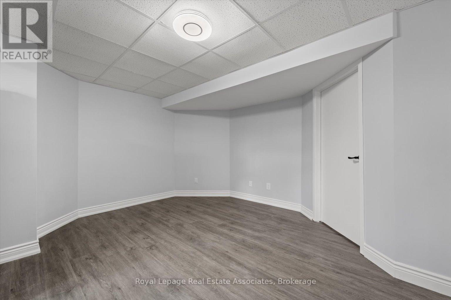 Lower - 1409 Grist Mill Court, Mississauga, Ontario  L5V 1S5 - Photo 7 - W12591144