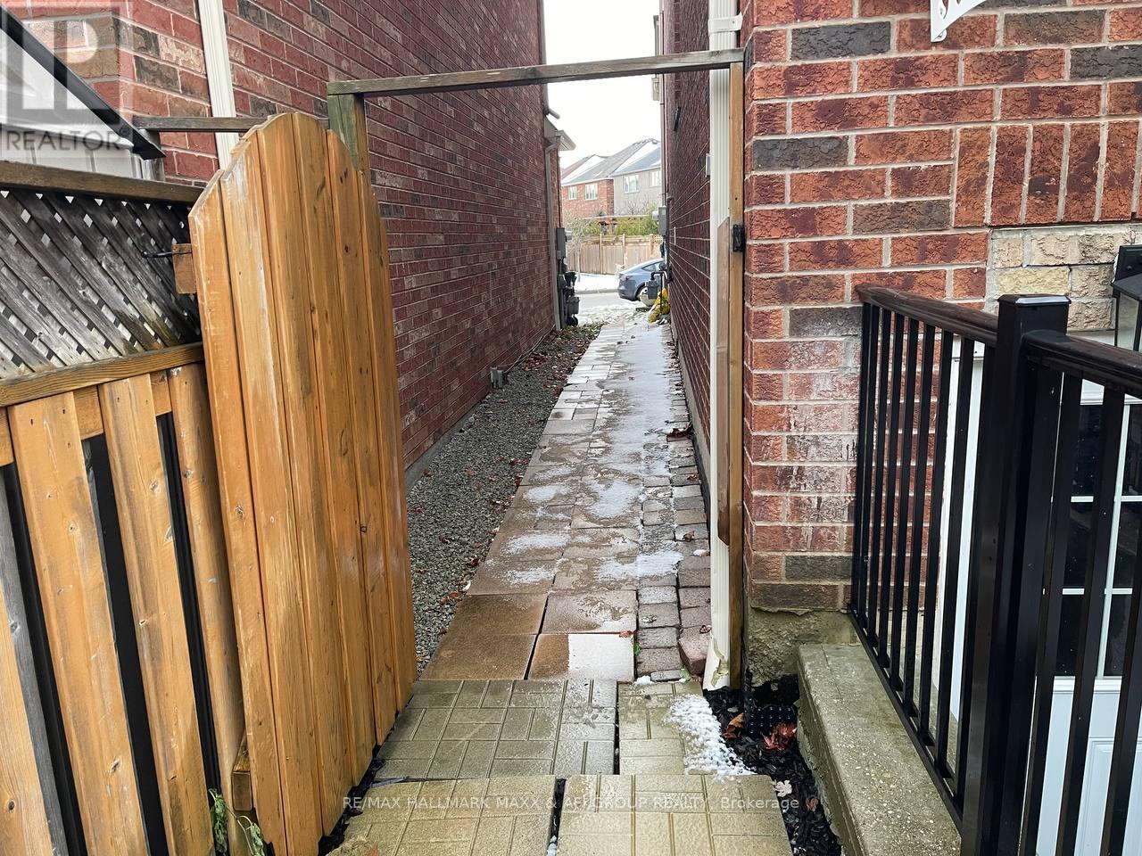 Bsmt - 3869 Mayla Drive E, Mississauga, Ontario  L5M 7Y8 - Photo 2 - W12591146