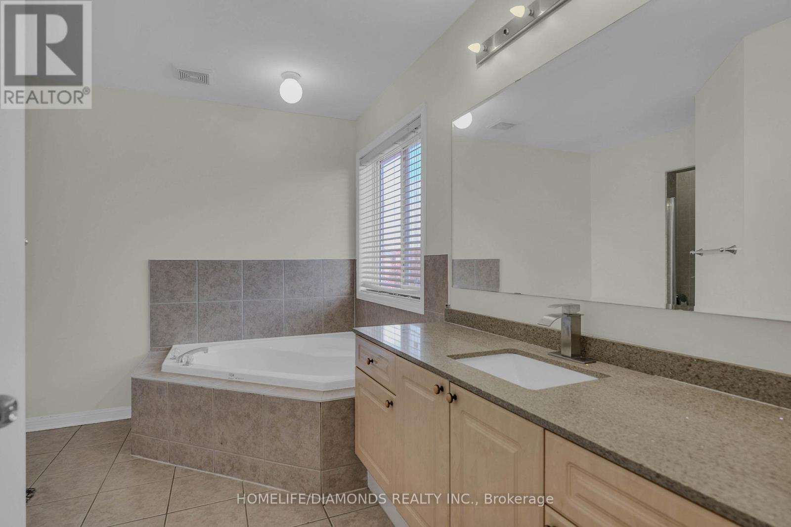 70 Maldives Crescent, Brampton, Ontario  L6P 1L1 - Photo 25 - W12591190