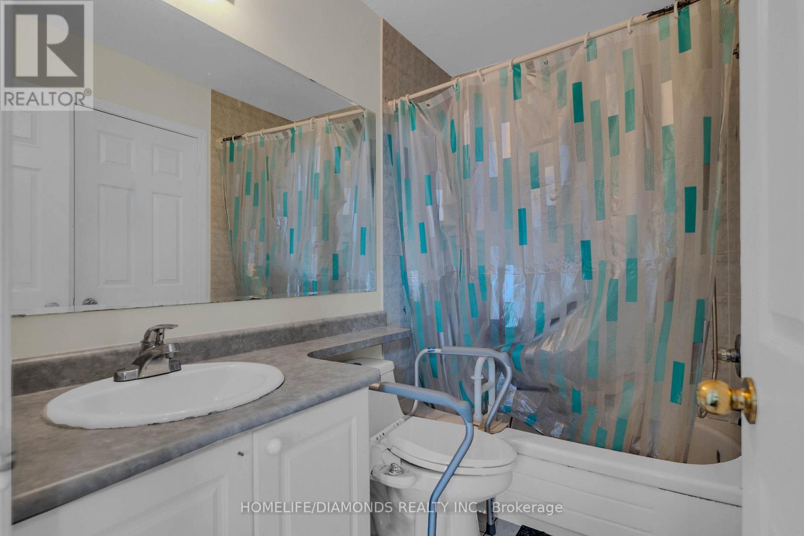 70 Maldives Crescent, Brampton, Ontario  L6P 1L1 - Photo 32 - W12591190