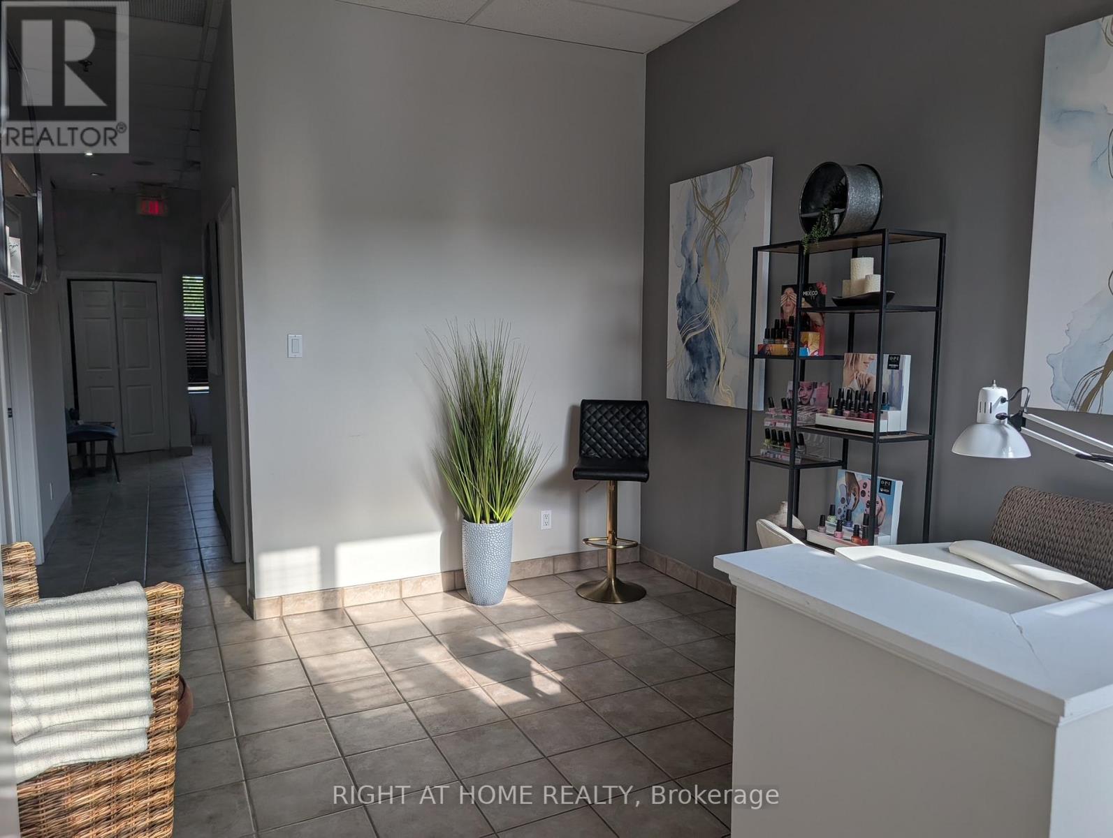 6 - 2275 Westoak Trails Boulevard, Oakville (Wt West Oak Trails), Ontario  L6M 3W6 - Photo 2 - W12591222