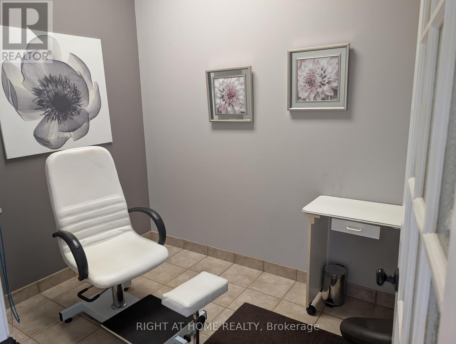 6 - 2275 Westoak Trails Boulevard, Oakville (Wt West Oak Trails), Ontario  L6M 3W6 - Photo 3 - W12591222