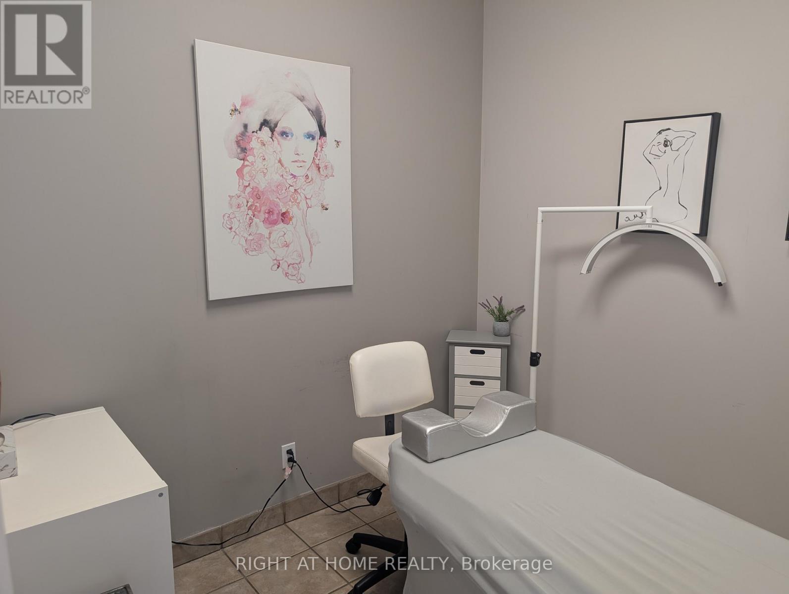 6 - 2275 Westoak Trails Boulevard, Oakville (Wt West Oak Trails), Ontario  L6M 3W6 - Photo 5 - W12591222